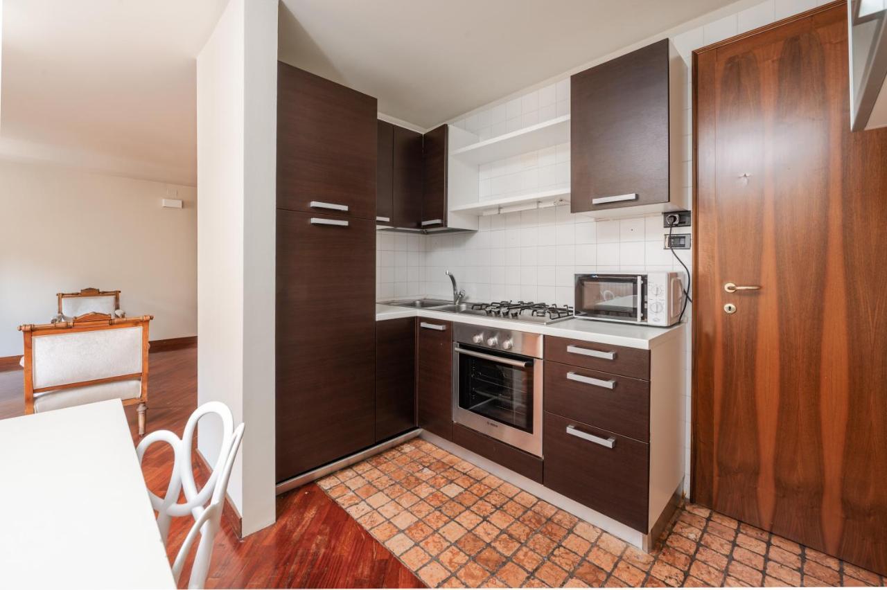 Cozy 2 Bedroom In The Heart Of Верона Екстер'єр фото