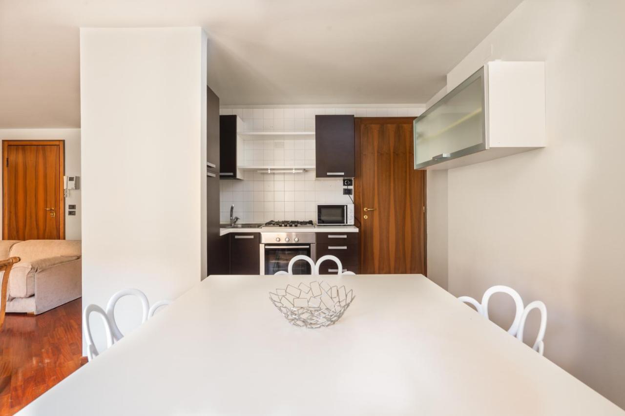 Cozy 2 Bedroom In The Heart Of Верона Екстер'єр фото