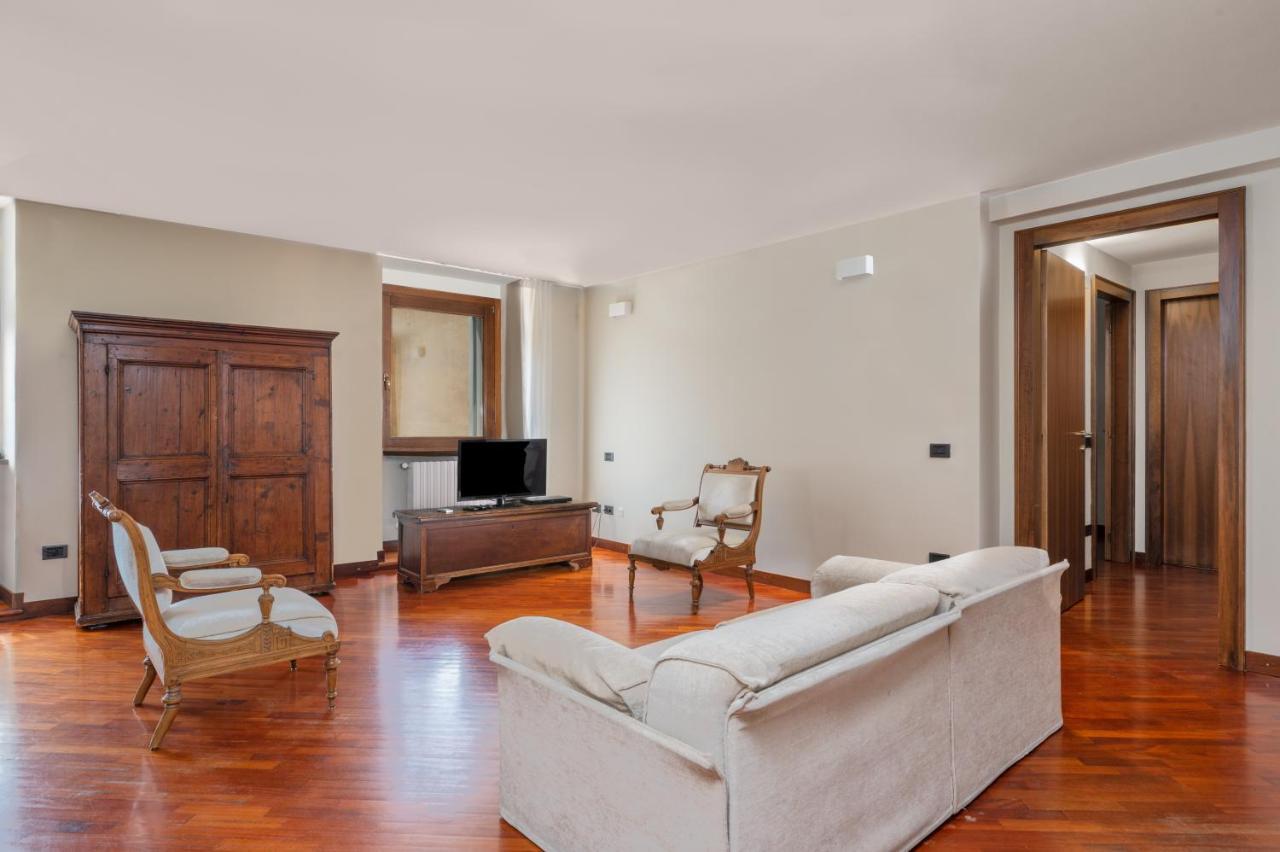 Cozy 2 Bedroom In The Heart Of Верона Екстер'єр фото