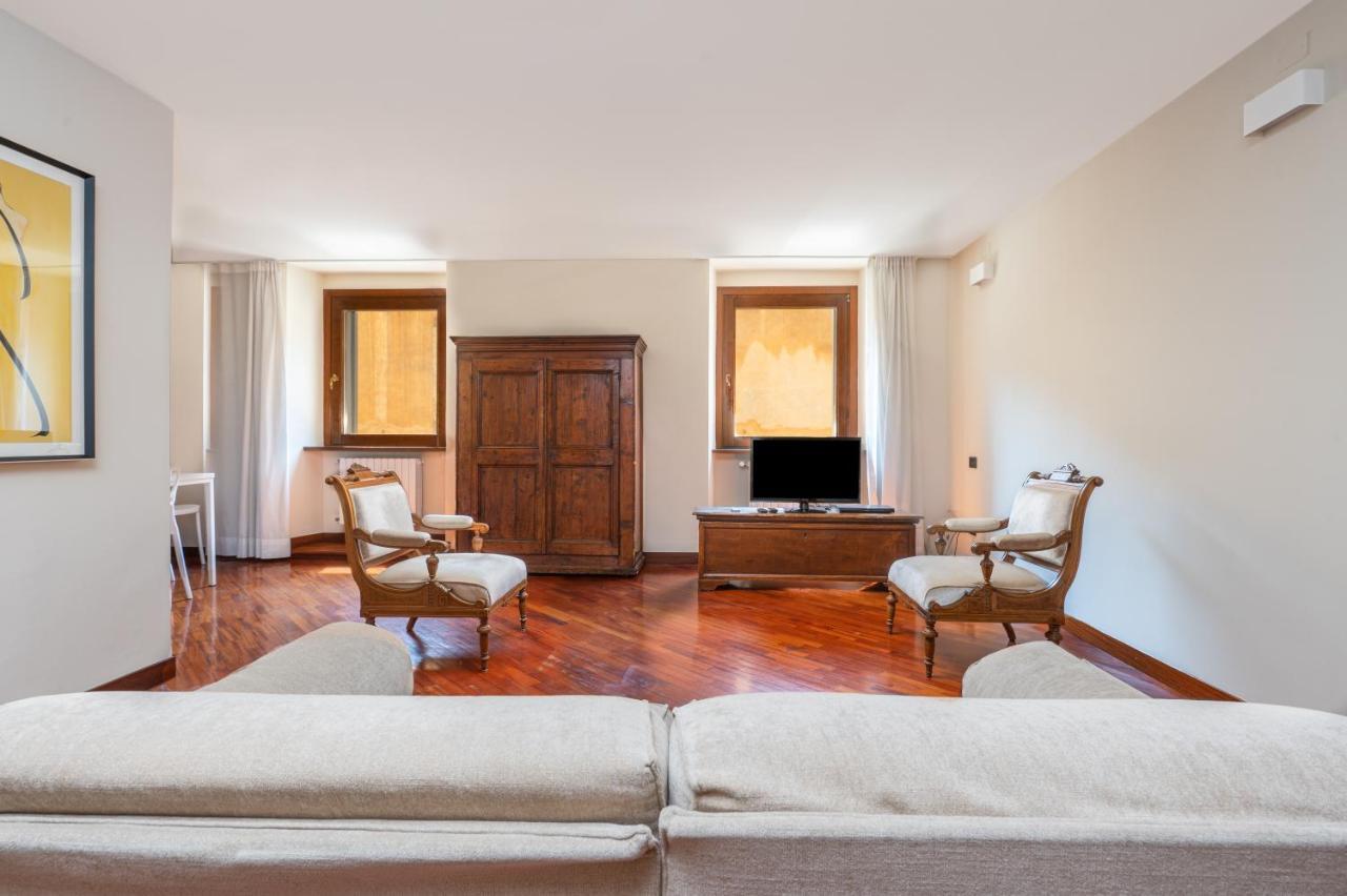 Cozy 2 Bedroom In The Heart Of Верона Екстер'єр фото