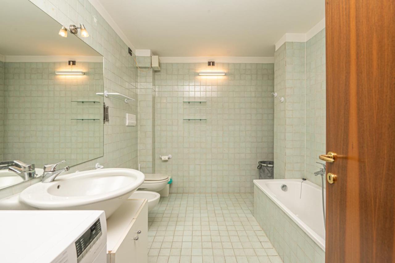 Cozy 2 Bedroom In The Heart Of Верона Екстер'єр фото