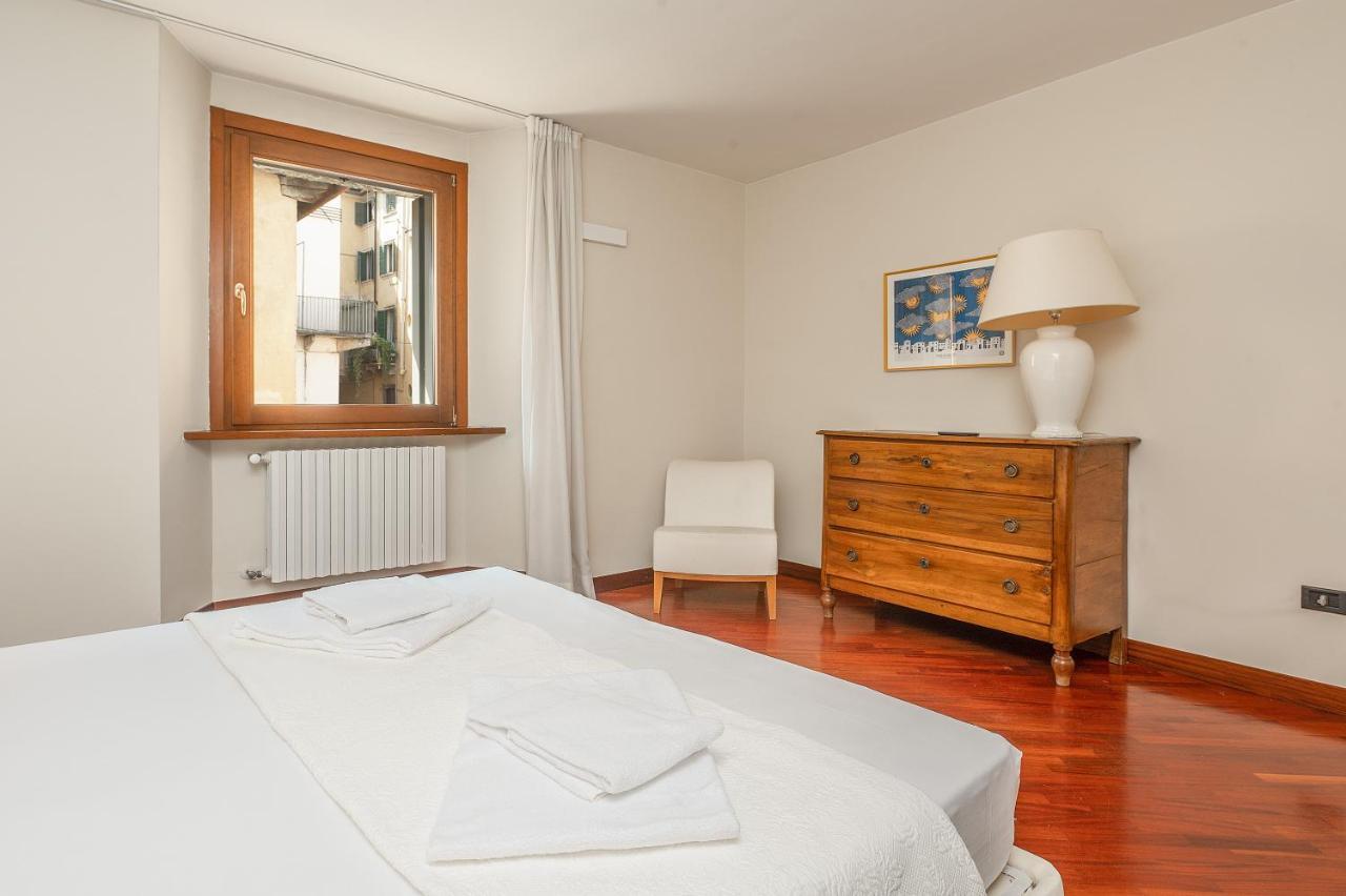Cozy 2 Bedroom In The Heart Of Верона Екстер'єр фото